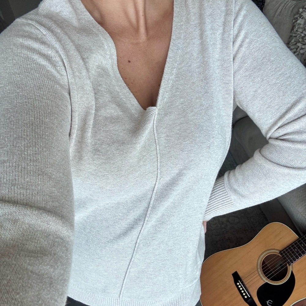 Old Navy Women's V-Neck Sweater - Light Gray